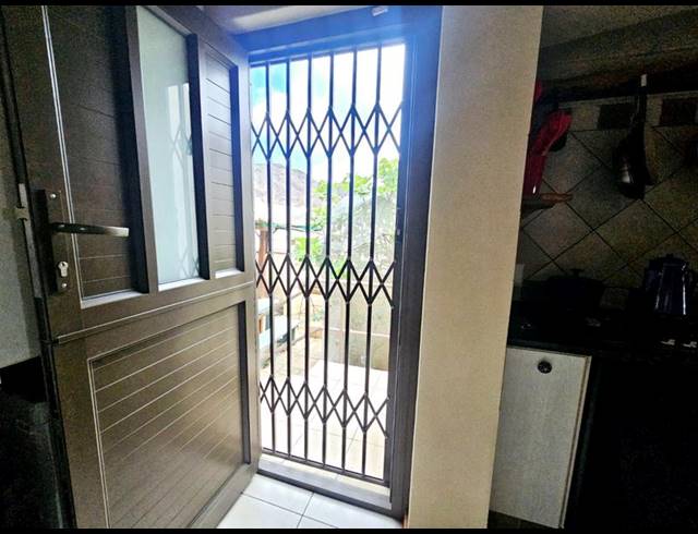 4 BEDROOM HOUSE FOR SALE IN VAKANSIEPLAAS